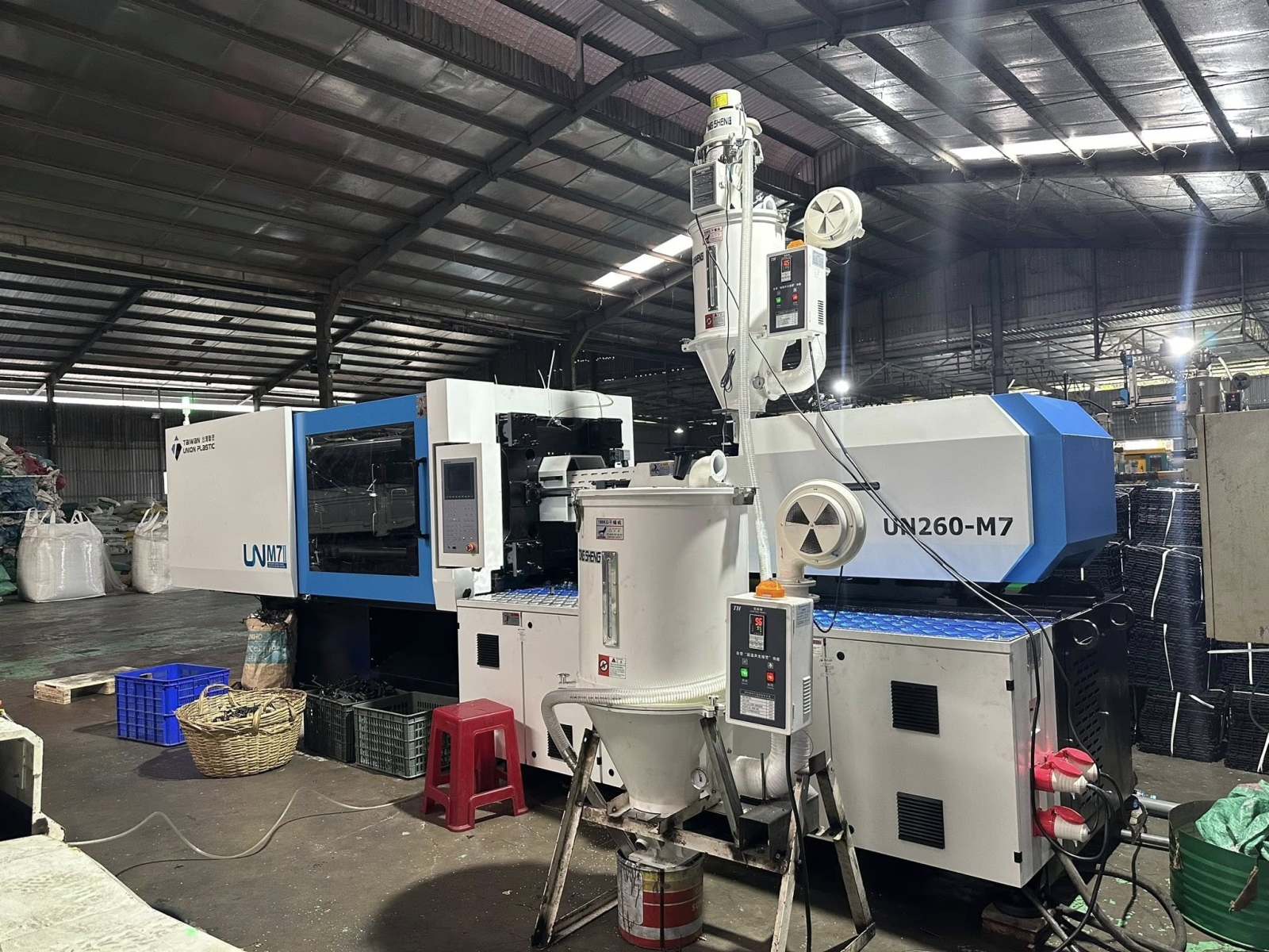 Lắp đặt Biến tần 375KW tại Nhà máy Nhựa